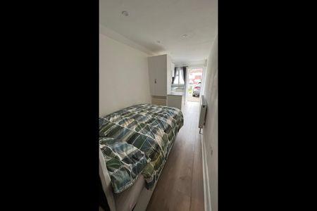 Studio Flat, Baring Road, SE12 - Photo 4