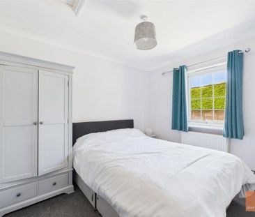 2 bedroom semi-detached bungalow to rent - Photo 3