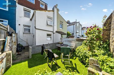 4 bedroom terraced house to rent - Photo 5