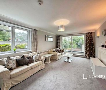 3 bedroom flat to rent - Photo 1
