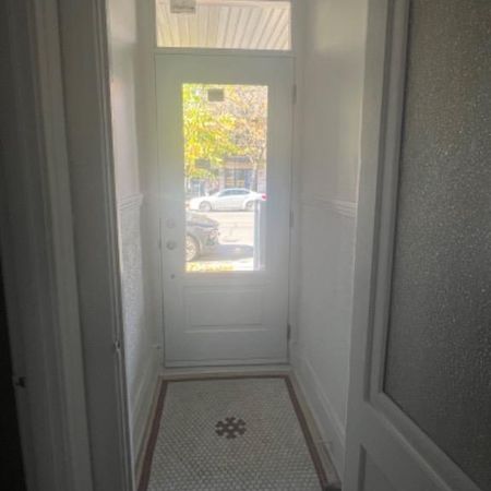 RENOVATED - RÉNOVÉ Petite-Italie / Little Italy - Appartement 3 Chambres au Rez-de-Chaussée à Louer – Jean Talon - Photo 4