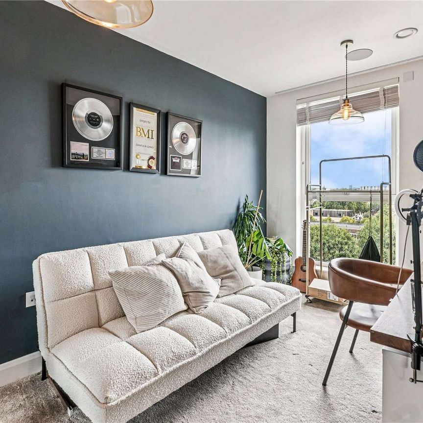 A fantastic two bedroom flat just off Portobello Road - Photo 1