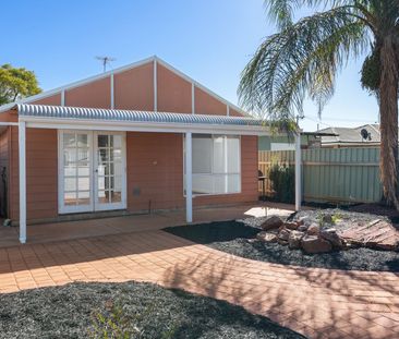 Neat as a pin! - Photo 3