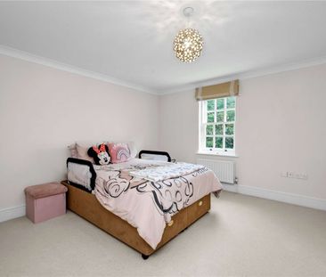 A charming first floor two bedroom apartment in Ascot. - Photo 5