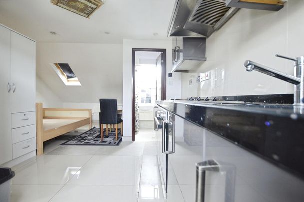 Studio to rent - Photo 1
