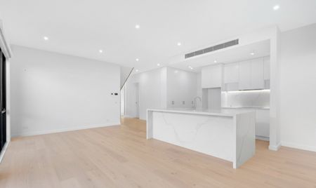 Contemporary Five-Bedroom Luxury Living in Brighton East’s Finest Pocket - Photo 2