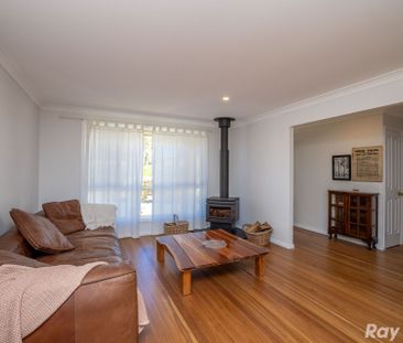 BEAUTIFULLY DESIGNED 3 BEDROOM HOME!! - Photo 1