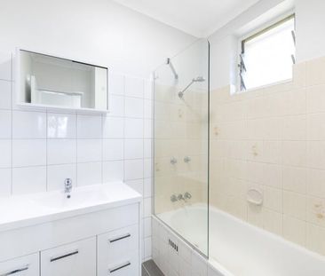 FAMILY-FRIENDLY AND MOVE-IN READY!! - Photo 2