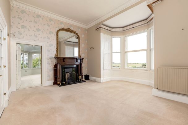 Normanhurst, 16 Westgate - Photo 1