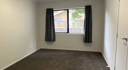 Three bedroom & two bathroom home in Stillwater - Photo 3