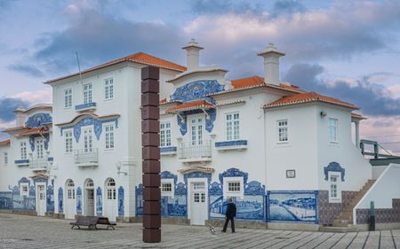 Apartamento T2 de traços arquitetónicos originais, em pleno centro da cidade! - Photo 4