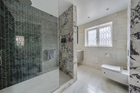 5 bedroom detached house to rent - Photo 2