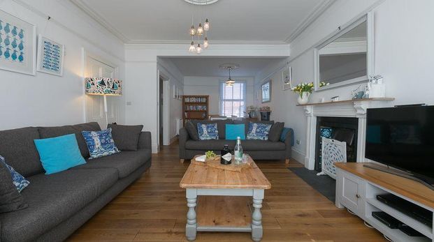 4 bedroom terraced house to rent - Photo 1