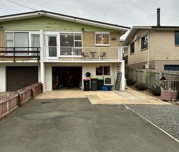 Charming 2BR Home in Green Island - Photo 6