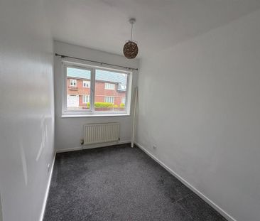 3 bedroom flat to rent - Photo 4