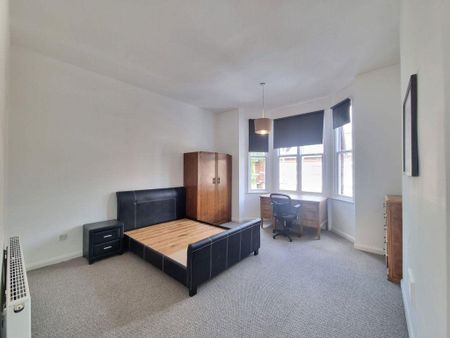 4 bedroom terraced house to rent - Photo 5