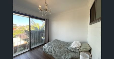 SPACIOUS FOUR BEDROOM TOWNHOUSE - Photo 3