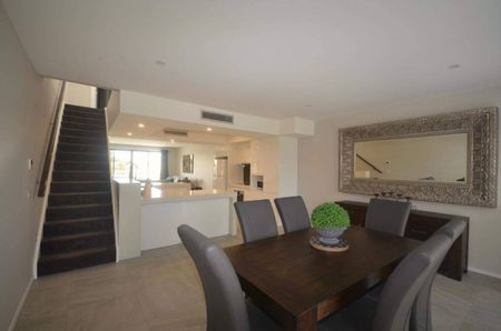 FULLY FURNISHED - UNAVAILABLE UNTIL FEBRUARY 2019 - Photo 3