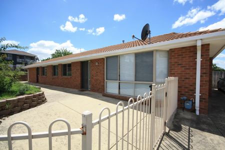 2 Linden Close, Meadow Heights VIC 3048 - Photo 2