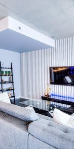 Condo 3.5 de luxe, meublé, rénové au coeur du quartier Dix30 à 5min du REM - Photo 3