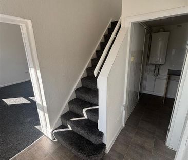 2 bedroom townhouse to rent - Photo 2