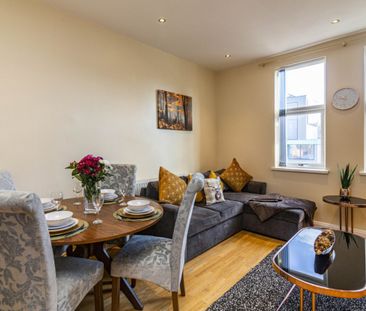 2 bed Flat for Rent - Photo 2