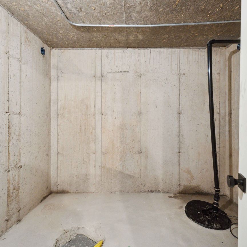 For Lease - 210 S Pelham Road, Welland, Ontario - Photo 1