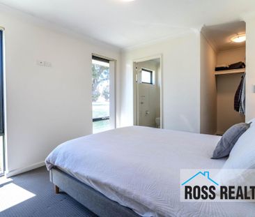 Comfortable Living with Modern Features - Photo 4