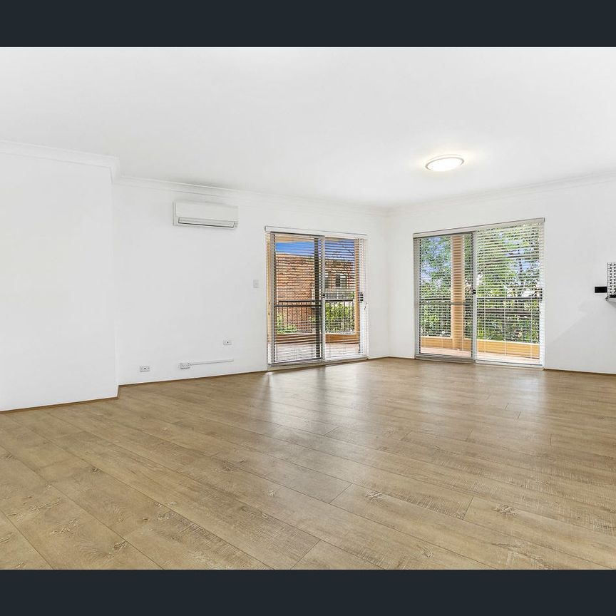 Spacious, light filled 3 Bedroom apartment - Photo 1