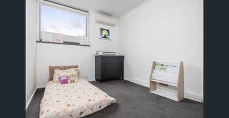 Split-Level Space & Style Steps to The Park - Photo 3