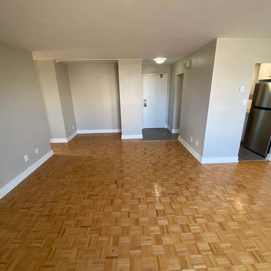 NEWLY RENOVATED 2 Bedroom Apartment in Cooksville! - Photo 1
