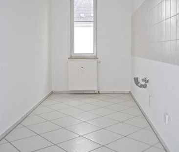 Ruhige Lage • Balkon • 3-Raum • Nussbaumlaminat • praktischer Grund... - Photo 1