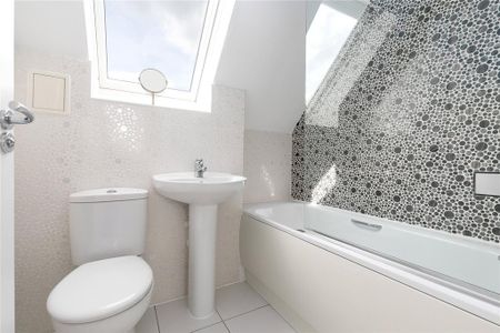 4 bedroom detached house to rent - Photo 4