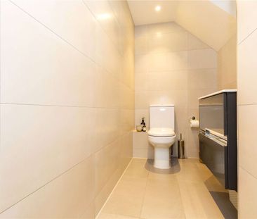 Stunning one bedroom split level apartment set within a striking ch... - Photo 5