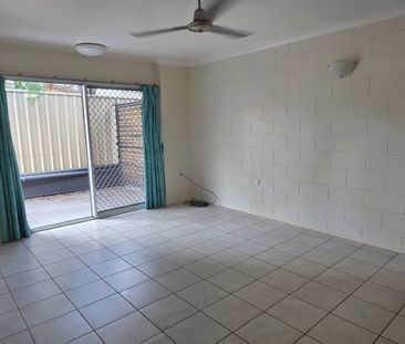 Comfortable 2-Bedroom Unit in Prime West End Location! - Photo 1