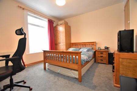 4 bedroom terraced house to rent - Photo 2