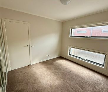9 Hinterland Close, Lynbrook VIC - Photo 2
