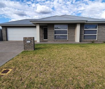 THREE BEDROOM HOME IN MAGNOLIA ESTATE - Photo 2