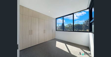 Light-Filled Two-Bedroom Apartment - Photo 3