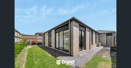 JUST 2 YEARS OLD, 4 BEDROOM HOUSE IN OFFICER ! - Photo 5