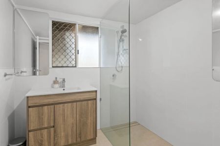 Beautifully Renovated Clayfield Home with Dual Living & Entertainer's Appeal - Photo 5