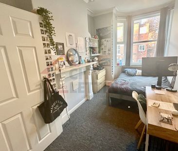 8 Bedroom Mid Terraced House - Photo 3