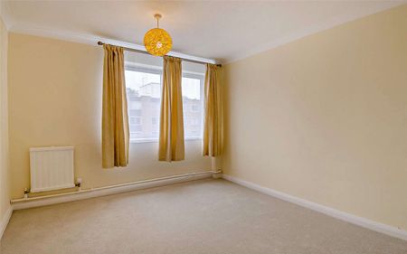 A third floor three bedroom apartment off Grange Road. - Photo 5