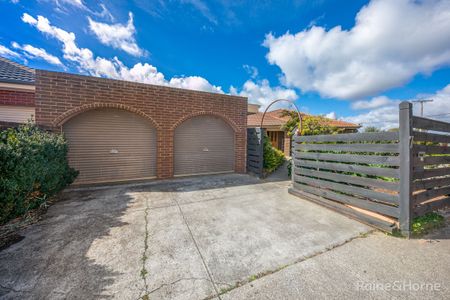 Large Family Home in Perfect Location - Photo 3