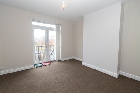 2 Bedroom Maisonette - Photo 3