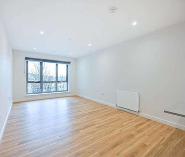 Greenford Quays, Greenford, UB6 - Photo 1