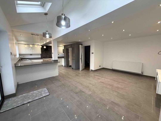 4 bedroom detached house to rent - Photo 1