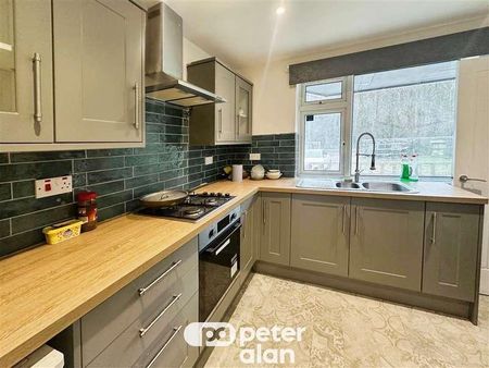 Aberkenfig, Bridgend, CF32 - Photo 5