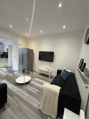 5 bedroom house to rent - Photo 2