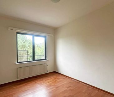 Gunstig centraal gelegen 2-slaapkamerappartement met garagebox - Foto 1